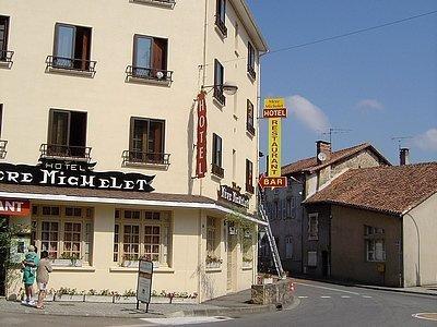 Hotel De La Mere Michelet Confolens Εξωτερικό φωτογραφία